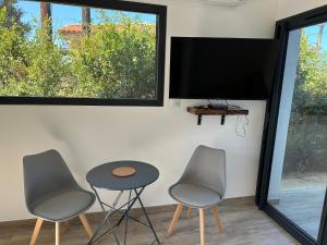 TV a/nebo společenská místnost v ubytování Residence Mare e Monte