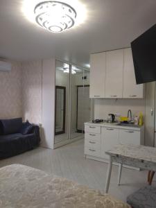Köök või kööginurk majutusasutuses Квартира студия в Батуми