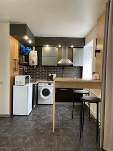 a kitchen with a washer and dryer at Квартира Сапфір Avenue Myru 35a in Chernihiv