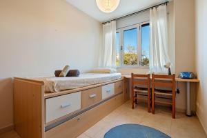 A bed or beds in a room at Hauzify I Apartament Balmanya 2A
