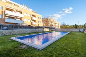 The swimming pool at or close to Hauzify I Apartament Balmanya 2A
