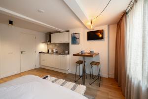 Küche/Küchenzeile in der Unterkunft Madrid Suites