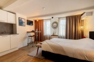 Ein Bett oder Betten in einem Zimmer der Unterkunft Madrid Suites