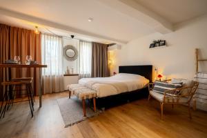 Ein Bett oder Betten in einem Zimmer der Unterkunft Madrid Suites