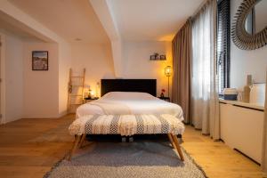 Ein Bett oder Betten in einem Zimmer der Unterkunft Madrid Suites