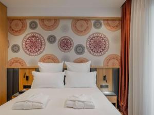 Postel nebo postele na pokoji v ubytování Mercure Prishtina City + 37 fotografií