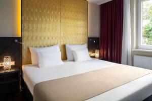 Łóżko lub łóżka w pokoju w obiekcie Amedia Luxury Suites Graz, Trademark Collection by Wyndham