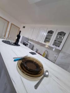 a plate on top of a counter in a kitchen at Apartman Sparta in Sombor
