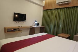 TV a/nebo společenská místnost v ubytování HOTEL VKJ INN Aluva
