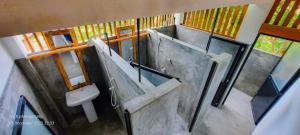 En eller flere senge i et værelse på Jungle Escape Hiriketiya