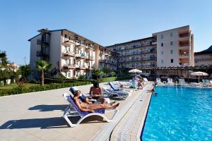 Bazén v ubytování Garden Park Beldibi Hotel nebo v jeho okolí
