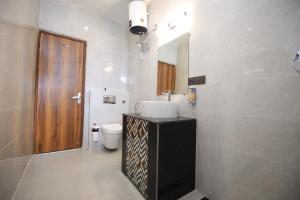 Kylpyhuone majoituspaikassa Hotel Mahadev Rishikesh