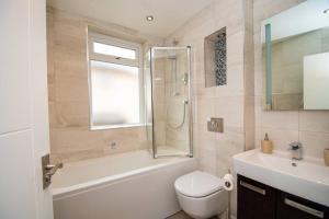 a bathroom with a shower and a toilet and a sink at Linburn Cottage Dunfermline near Edinburgh in Dunfermline