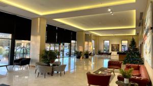 A seating area at Türkmen Riverside Hotel Adana