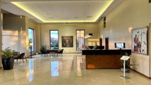 TV a/nebo společenská místnost v ubytování Türkmen Riverside Hotel Adana