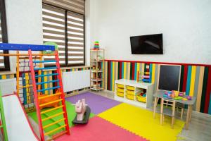 TV a/nebo společenská místnost v ubytování Premium hotel & SPA