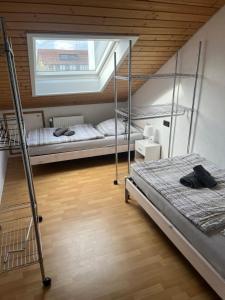 a bedroom with two bunk beds and a window at Ferien/Monteur Wohnung Gapp in Bad Waldsee