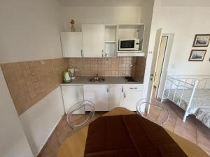 Kuchyň nebo kuchyňský kout v ubytování Apartments G&G