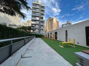 a walkway with playground equipment on the side of a building at DADELF in Rosario