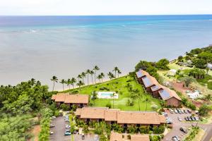 una vista aerea sul resort e sull'oceano di Molokai Shores a Kaunakakai