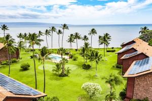 einem Luftblick auf das Meer von einem Resort aus in der Unterkunft Molokai Shores in Kaunakakai