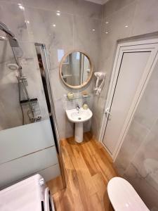 a bathroom with a sink and a toilet and a mirror at Sea Pleasure Studio in Perea