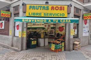 Supermarket nebo jiné obchody v  apartmánu nebo okolí
