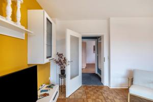 a living room with yellow walls and a television at Apartement Hangarstein in Kassel