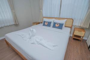 Postel nebo postele na pokoji v ubytování RoomQuest The Peak Patong Hill