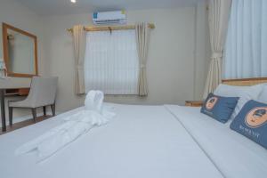 Postel nebo postele na pokoji v ubytování RoomQuest The Peak Patong Hill
