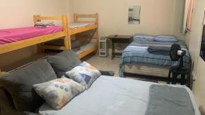 a living room with two bunk beds and a couch at apartamento primavera 01 in Brasilia