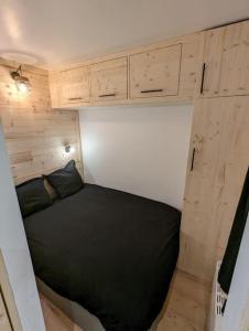 Postel nebo postele na pokoji v ubytování Superbe appartement sur le front de neige