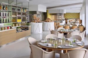 Nápoje v ubytování Marriott Hotel Downtown Abu Dhabi