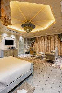 En eller flere senge i et værelse på Shilp wellness Resort and Spa