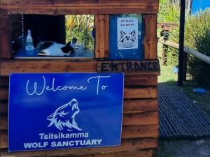Certifikát, hodnocení, plakát nebo jiný dokument vystavený v ubytování Tsitsikamma Wolf Sanctuary ECO Cabins & Teepees
