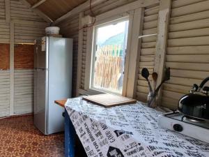 Kuchyň nebo kuchyňský kout v ubytování Tsitsikamma Wolf Sanctuary ECO Cabins & Teepees