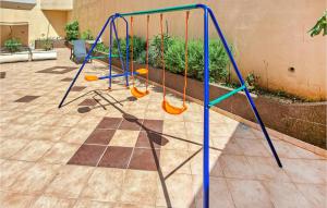 Herní místnost nebo prostor pro děti v ubytování Gorgeous Apartment In Baska Voda + 7 fotografií