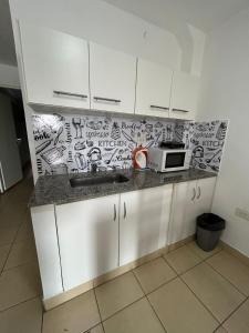 Apartamentos El Fortín的厨房或小厨房