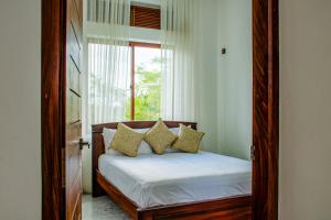 a bedroom with a bed and a window at Countryside Villa 