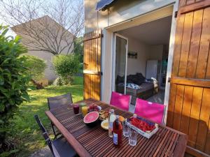 Nápoje v ubytování La Maison Bleue, village vacances, piscine, parking