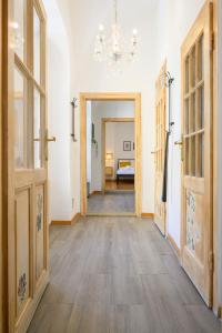 a hallway with wooden floors and a chandelier at City Center Mödling in Mödling