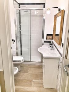 A bathroom at Romana Flexyrent Apartment