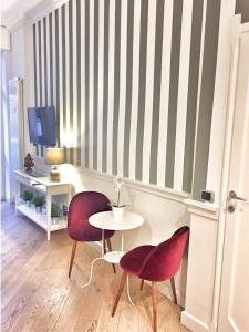 A television and/or entertainment centre at Romana Flexyrent Apartment