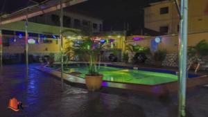 Kolam renang di atau dekat dengan Golden Tulip Hotel- Evergreen Port Harcourt
