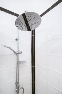 A bathroom at Romana Flexyrent Apartment Még 9 kép
