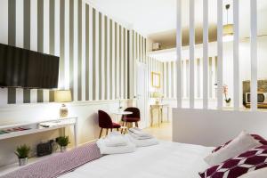A bed or beds in a room at Romana Flexyrent Apartment