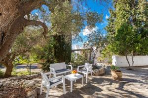 Κήπος έξω από το Trullo Foresta Forte by BarbarHouse