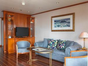 TV a/nebo společenská místnost v ubytování Sunborn London Yacht Hotel