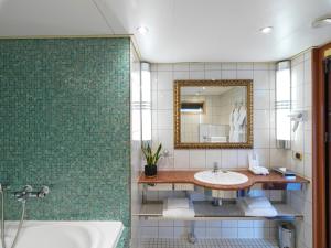Koupelna v ubytování Sunborn London Yacht Hotel