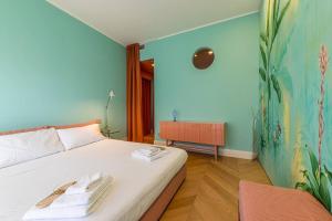 a bedroom with a bed with towels on it at Verde Acqua - Design & Comfort in Milan